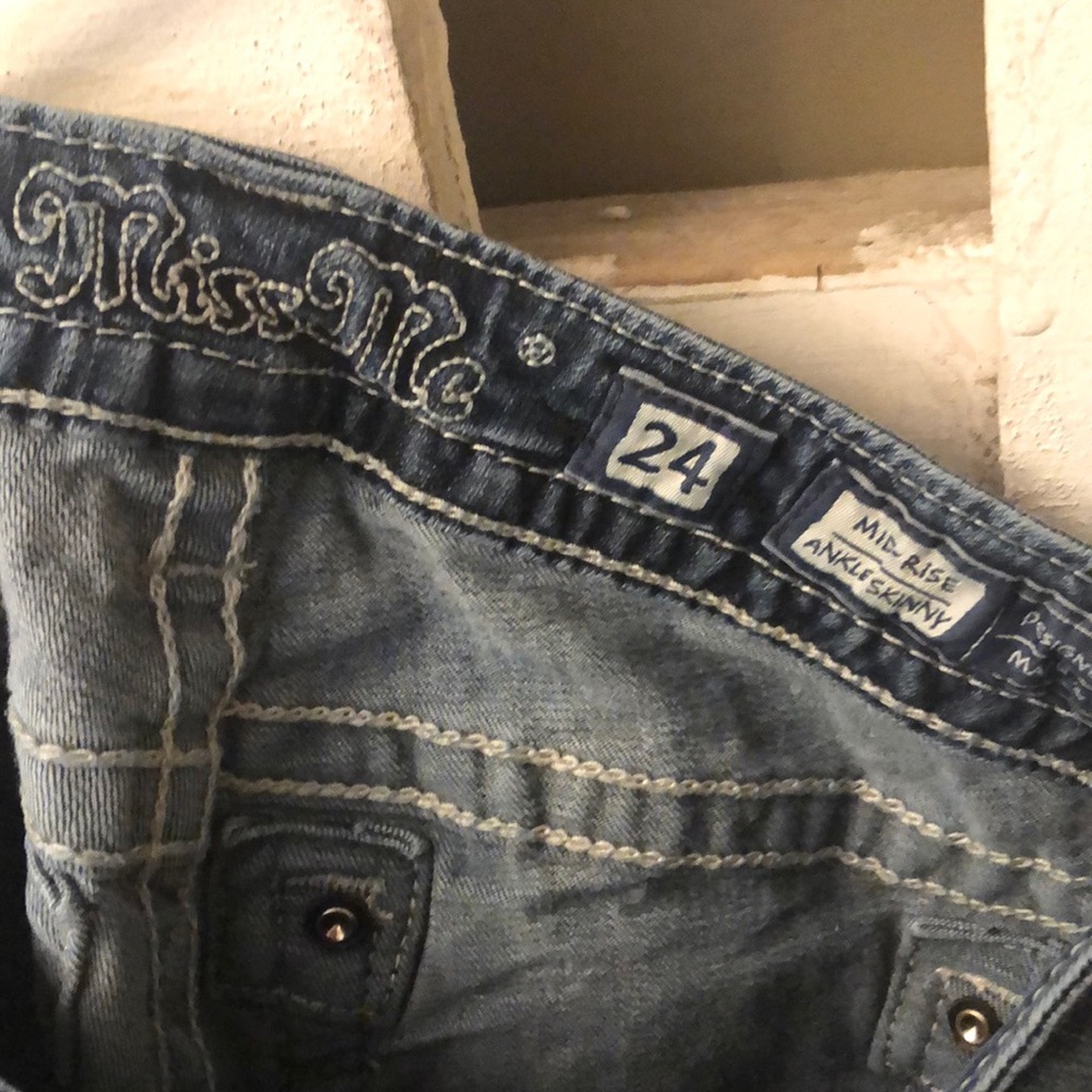 Miss Me mid rise ankle jeans. Size 24 - Picture 2 of 4